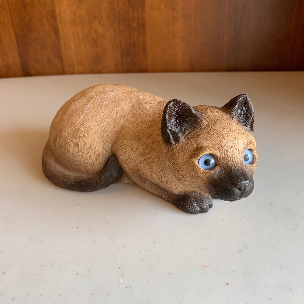 Vintage Sandicast Sculpture Siamese Cat Handcast Handpainted 1981 Signed